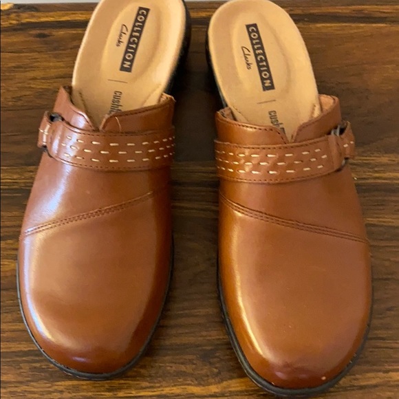 Clark’s clogs - Picture 1 of 4
